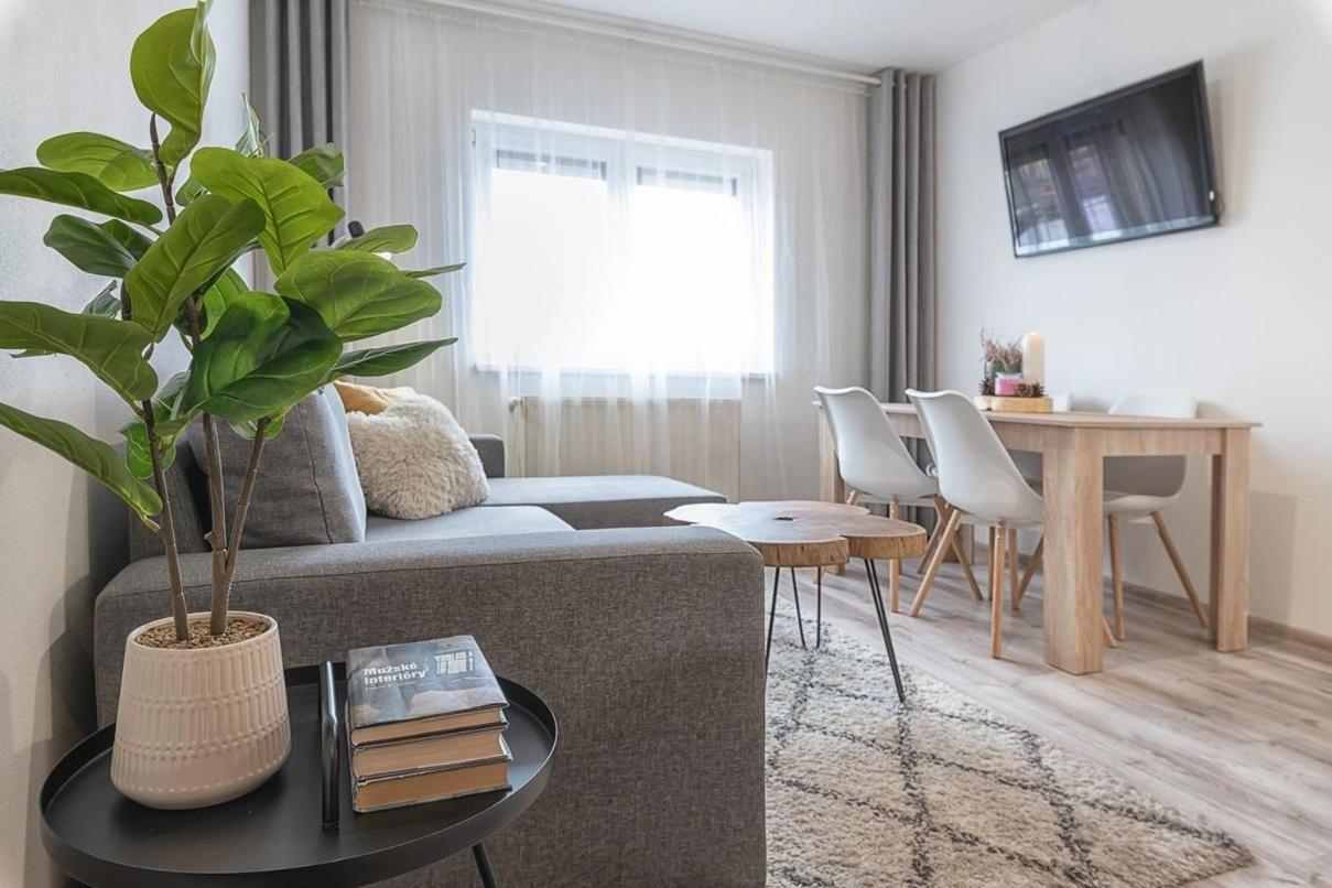 Liptovský Mikuláš Apartmany Minata מראה חיצוני תמונה